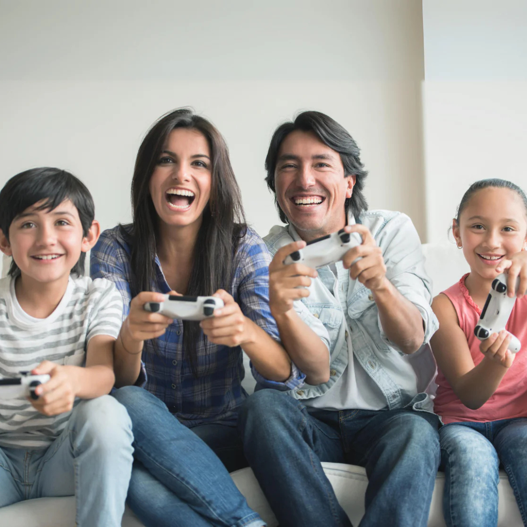 PixelVault™ Retro Dock V2 | Återupplev din barndom med tusentals klassiska spel - inga nedladdningar behövs, bara plugga och spela!